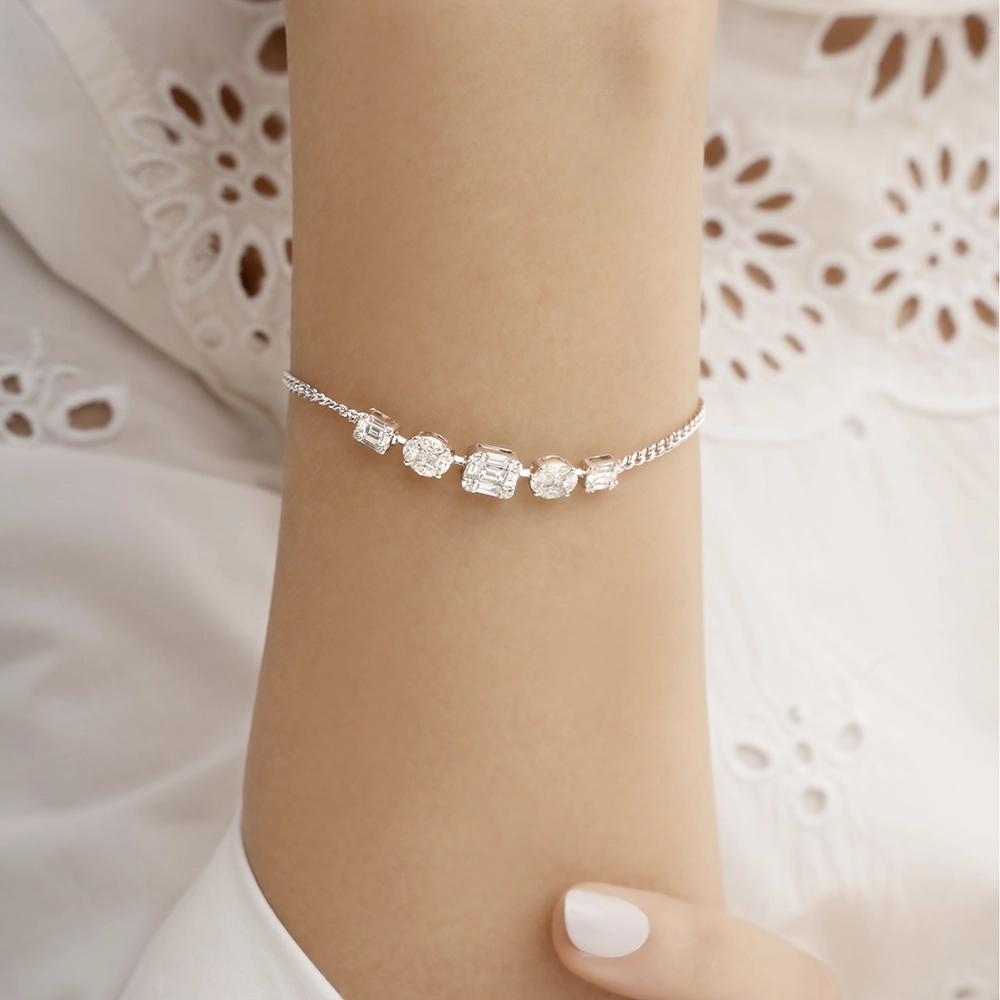 1199_Kooheji_Jewellery_Mai_Bracelet_WG_K003-002-000043-DIA-A-WT-OO-VVS-VS-G-H_8.webp