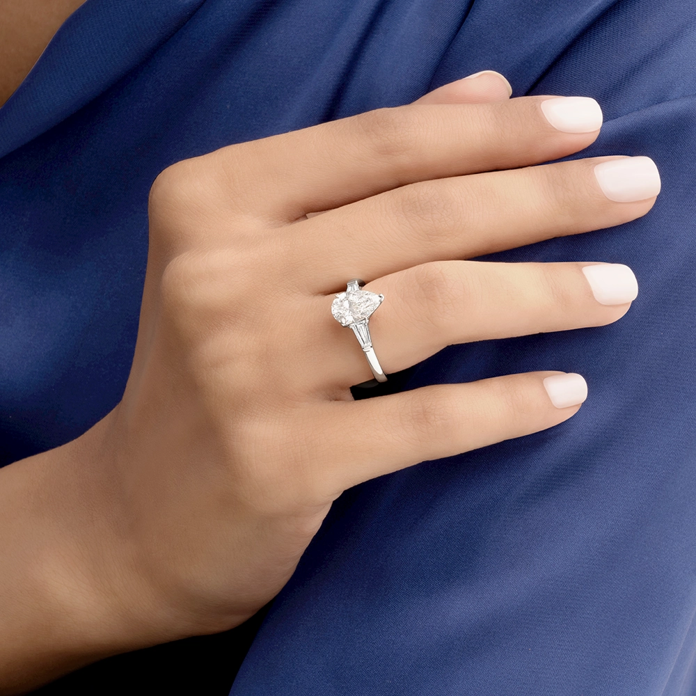 2015_Kooheji_Jewellery_Alfarah_Solitaire_Ring_WG_K001-001-000170-DIA-R-WT-OO-SI2-G-H_7.webp