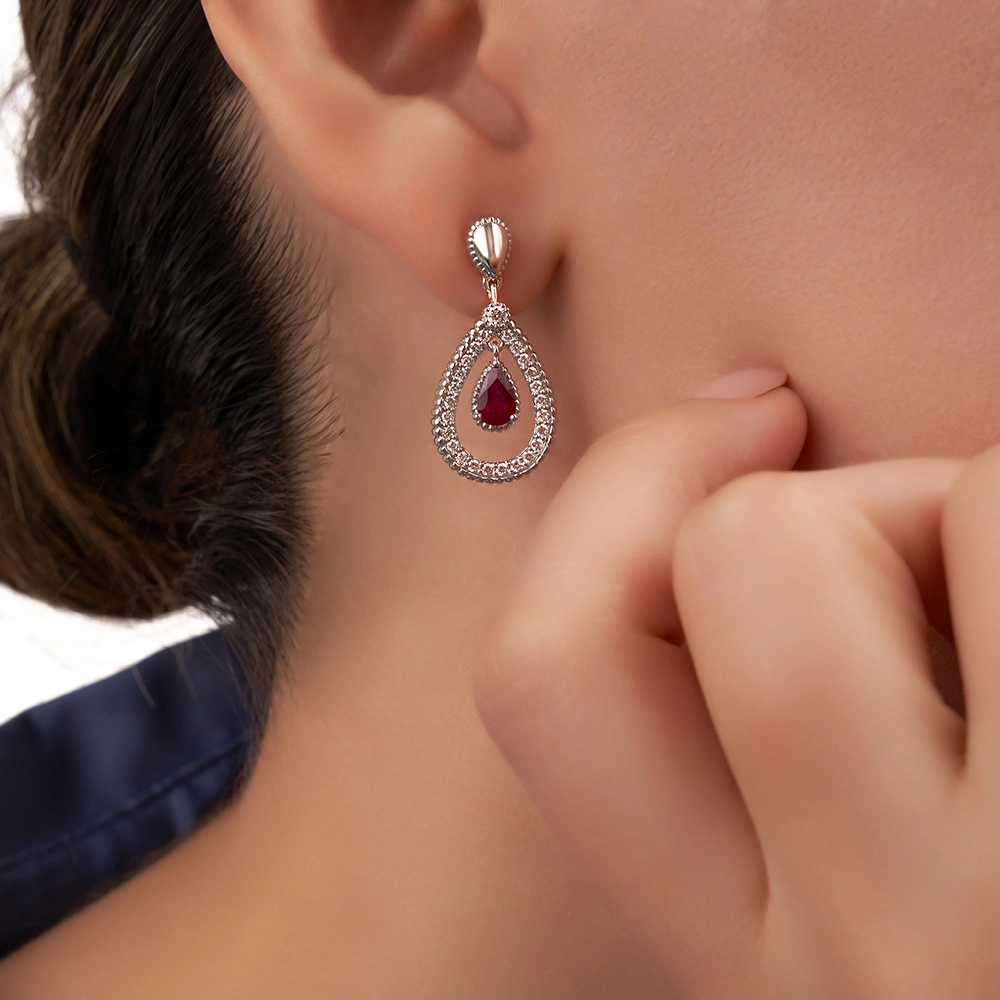 3639_Kooheji_Jewellery_Fashion_Color_Earring_WG_K002-007-000686-RBY-E-WT-OO-SI-G-H_7.webp